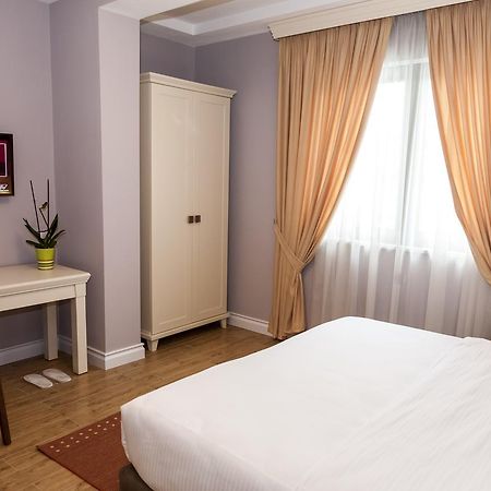 Hotel Villa 22 Тирана Екстер'єр фото