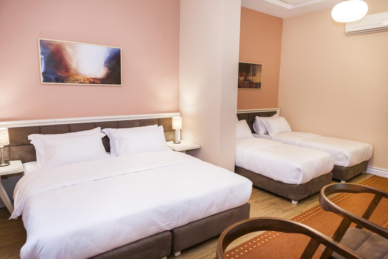 Hotel Villa 22 Тирана Екстер'єр фото