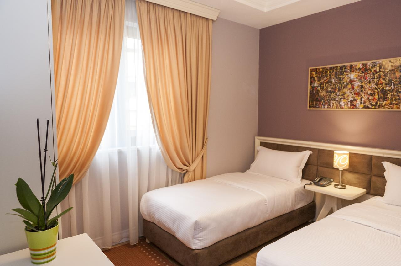 Hotel Villa 22 Тирана Екстер'єр фото